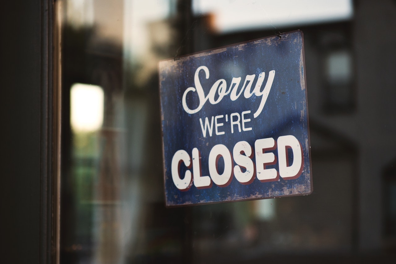 blue-and-white-sorry-we-re-closed-wooden-signage-1171386